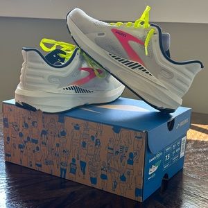 Saucony Launch GTS 9